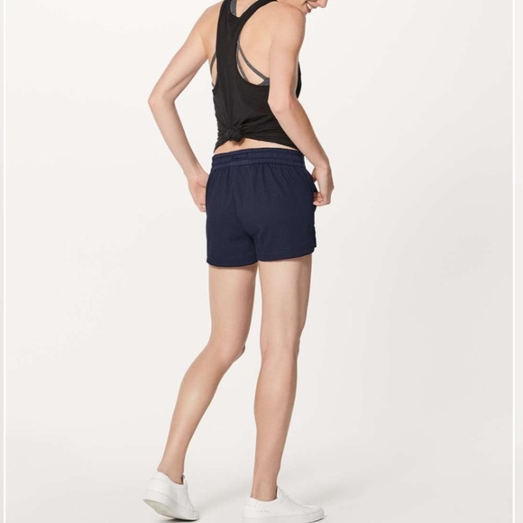 Lululemon Pack Light Shorts (2.5") Midnight Navy - Picture 3 of 13